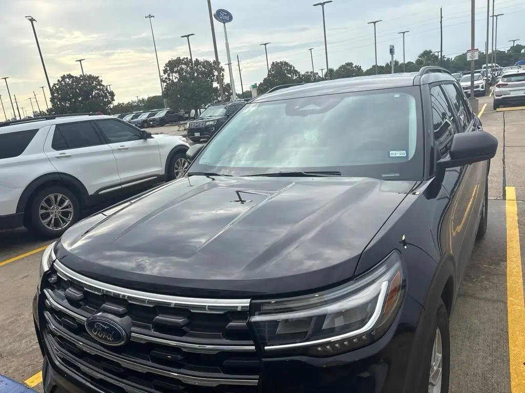 2026 Ford Explorer Active photo 4