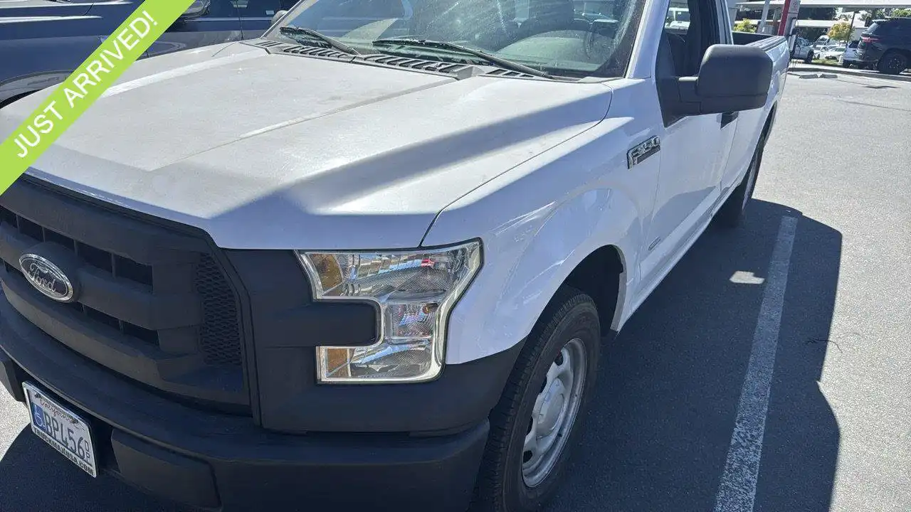 2015 Ford F-150 XL Regular Cab 126-in's photo