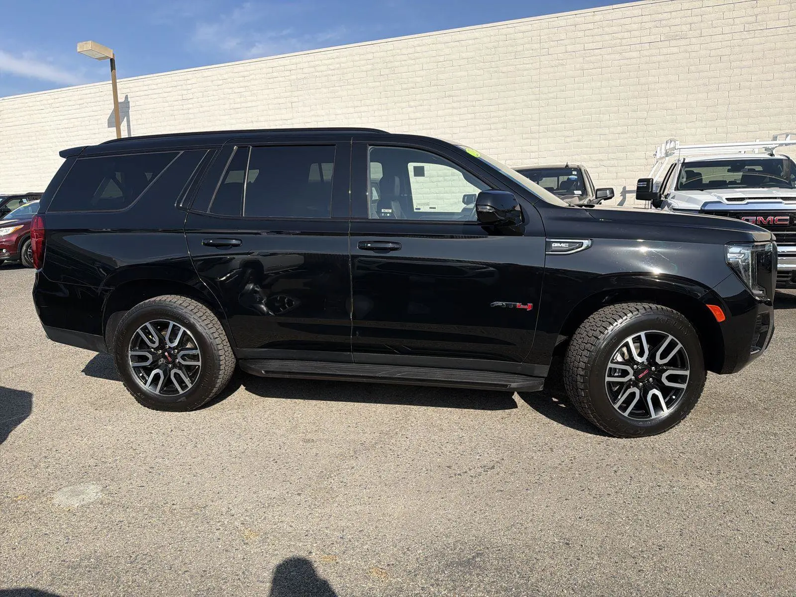 2023 GMC Yukon 4WD AT4 photo 4