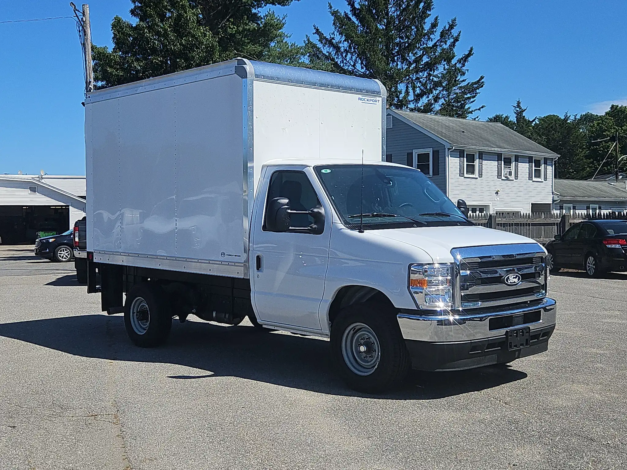 2027 Ford E-Series SRW E-350 Super Duty 138 in WB's photo