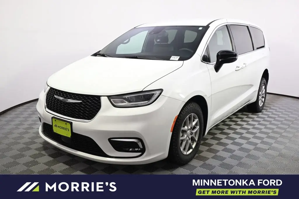 2026 Chrysler Pacifica Select photo 3