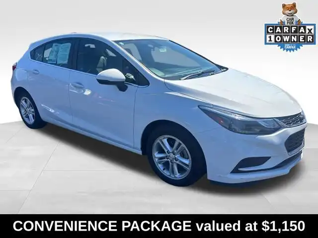 2017 Chevrolet Cruze LT Hatchback Auto's photo