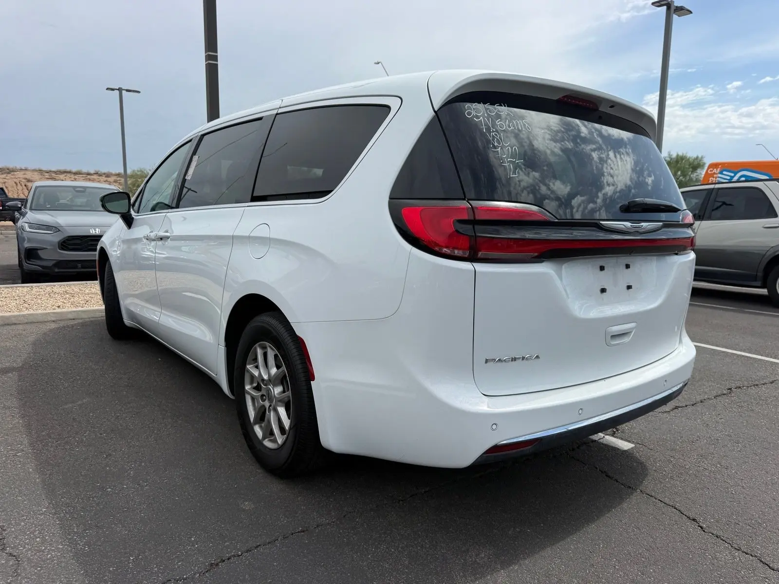 2025 Chrysler Pacifica Select photo 3