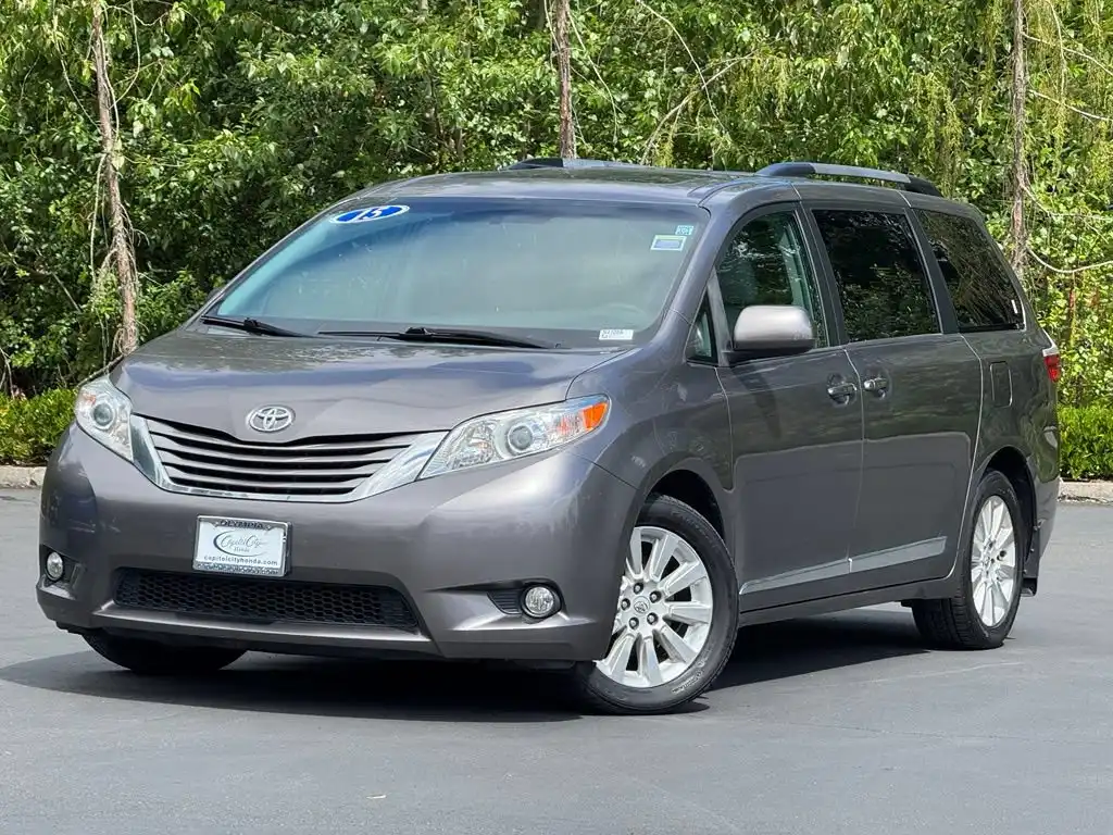 2015 Toyota Sienna XLE V6 AWD 7-Passenger's photo