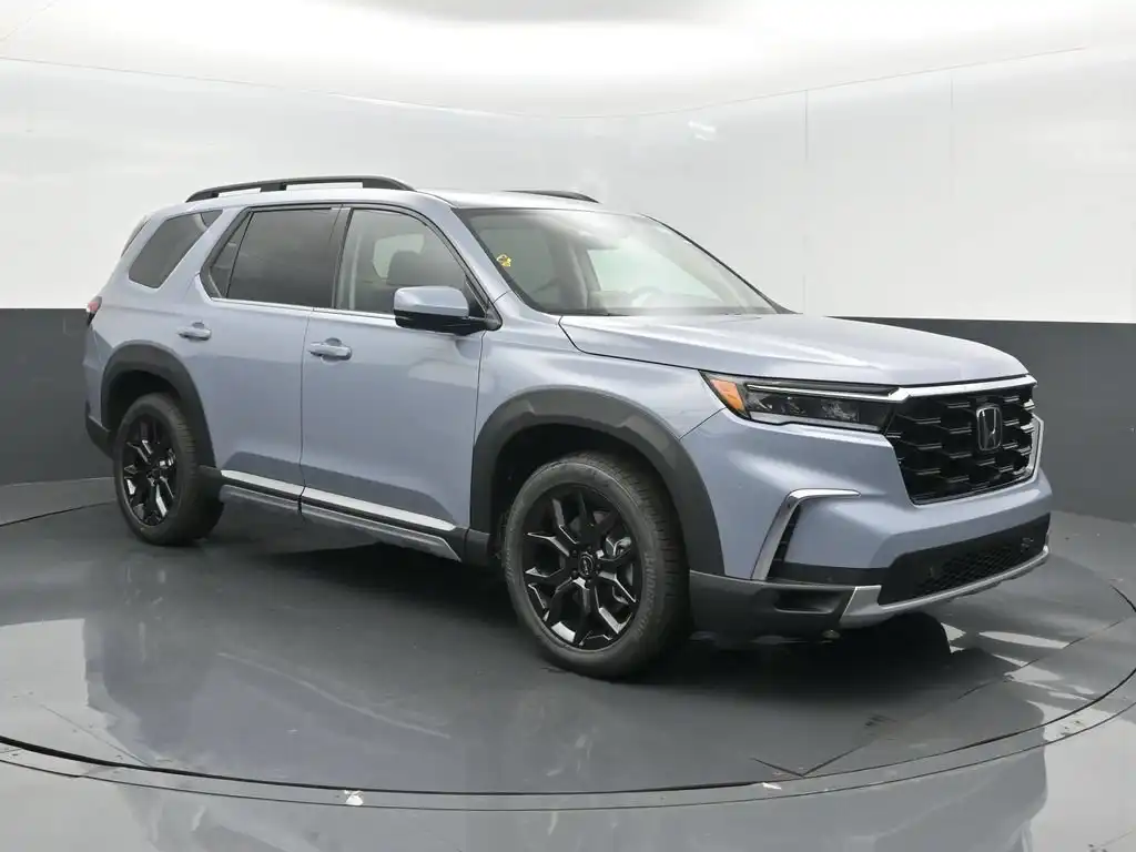 2025 Honda Pilot Touring+ AWD's photo