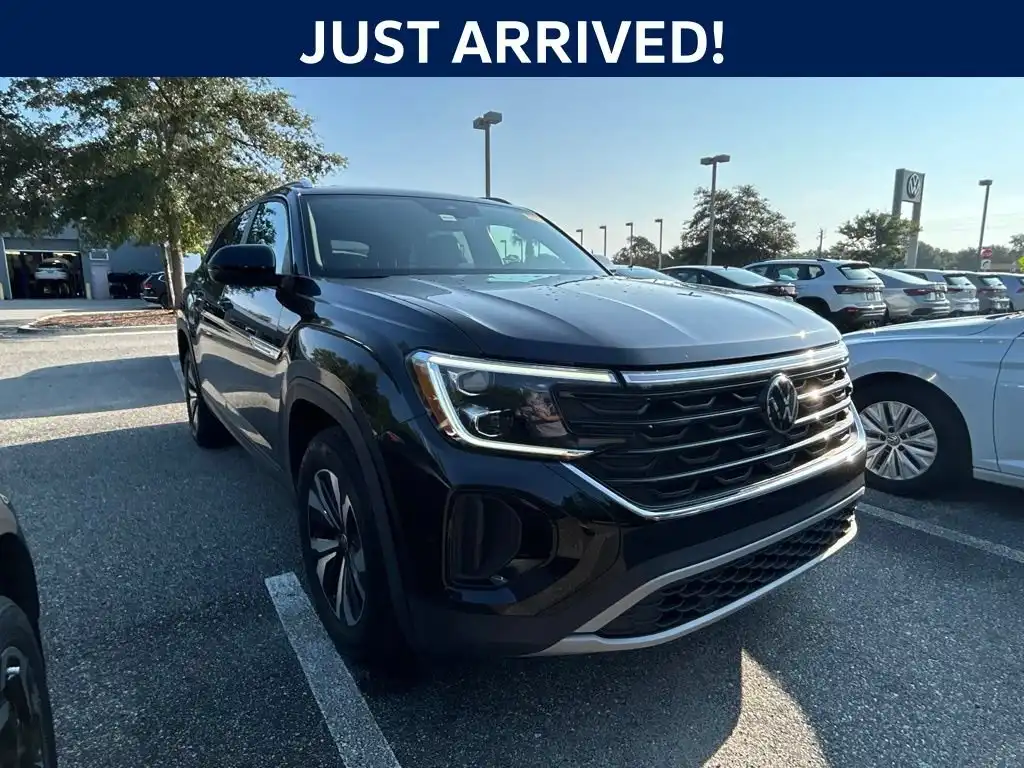2024 Volkswagen Atlas Cross Sport 2.0T SE's photo