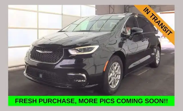 2025 Chrysler Pacifica Select's photo