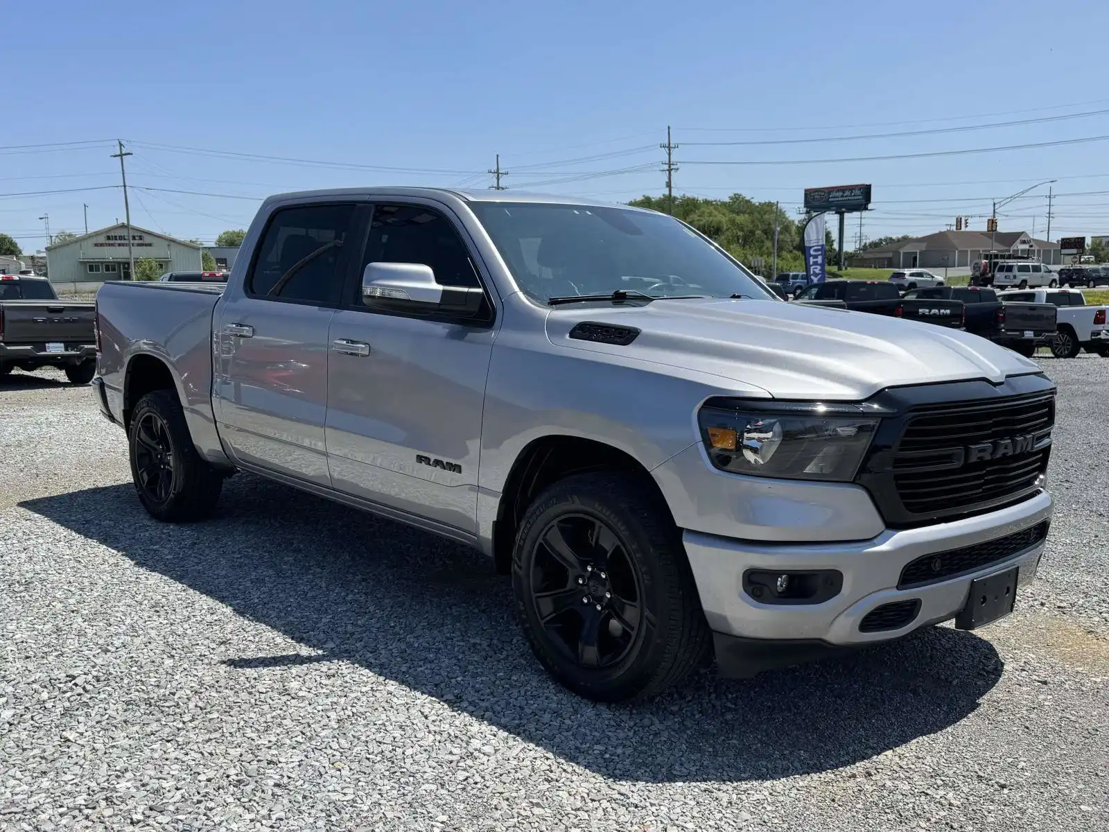 2020 RAM 1500 Big Horn/Lone Star 4x4 Crew Cab 5'7's photo
