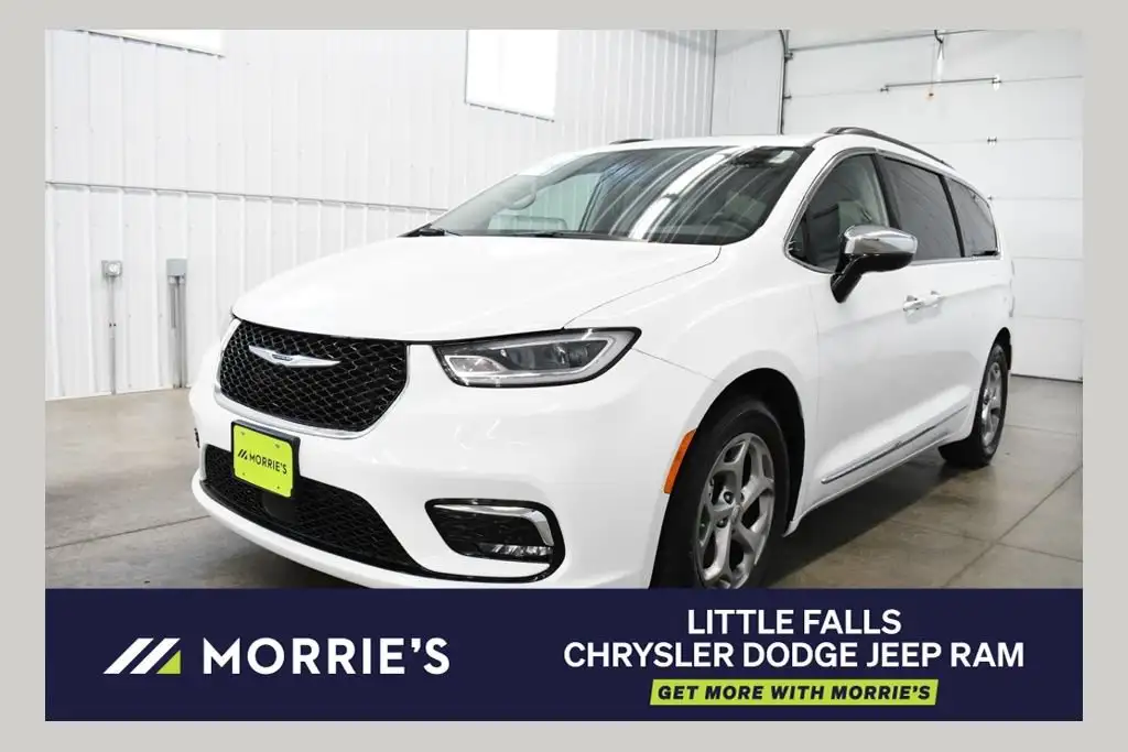 2023 Chrysler Pacifica Limited's photo