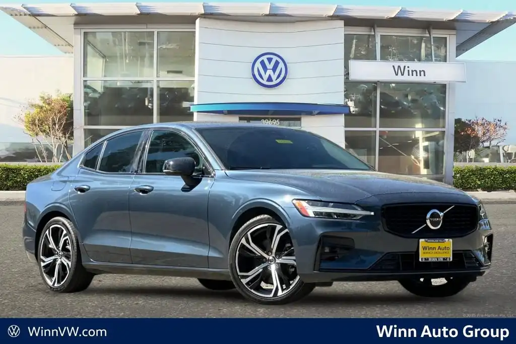 2024 Volvo S60 B5 Core Dark Theme AWD's photo