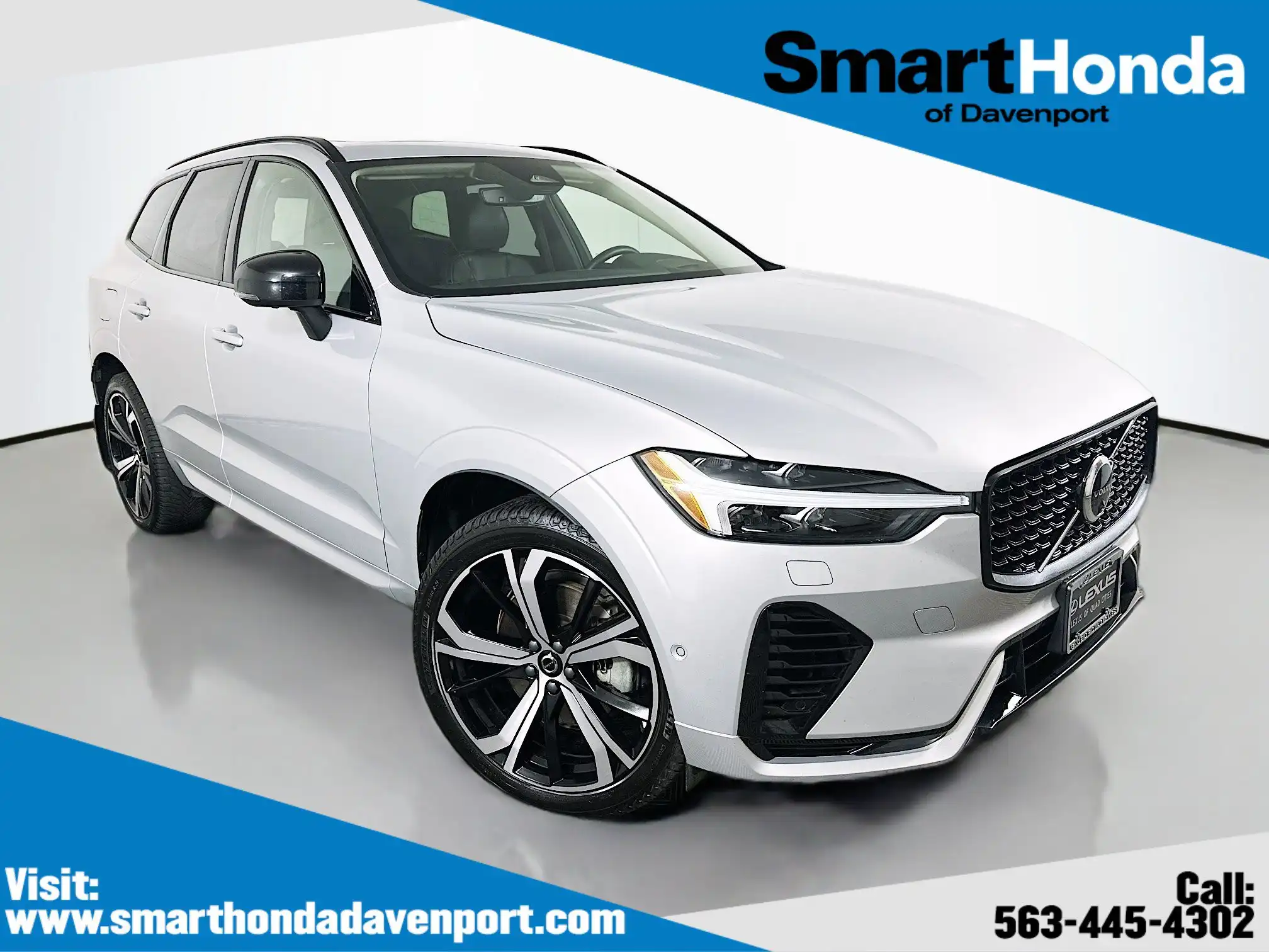 2024 Volvo XC60 T8 Ultimate Dark Theme AWD's photo