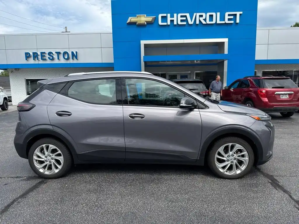 2022 Chevrolet Bolt EUV LT's photo