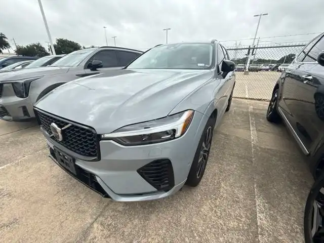 2024 Volvo XC60 B5 Plus Dark Theme AWD's photo