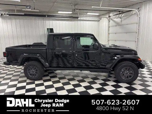 2026 Jeep Gladiator Sport S Auto's photo
