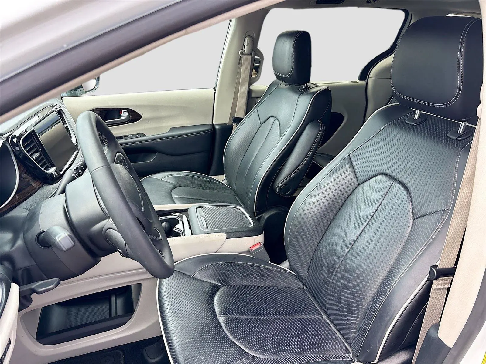 2024 Chrysler Pacifica Limited photo 5