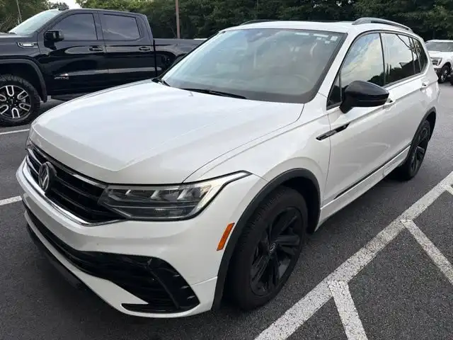2023 Volkswagen Tiguan 2.0T SE R-Line Black's photo