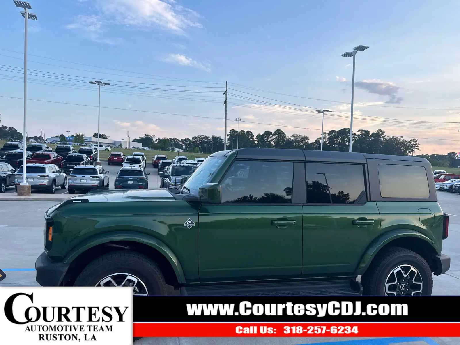 2025 Ford Bronco Outer Banks 4WD photo 1