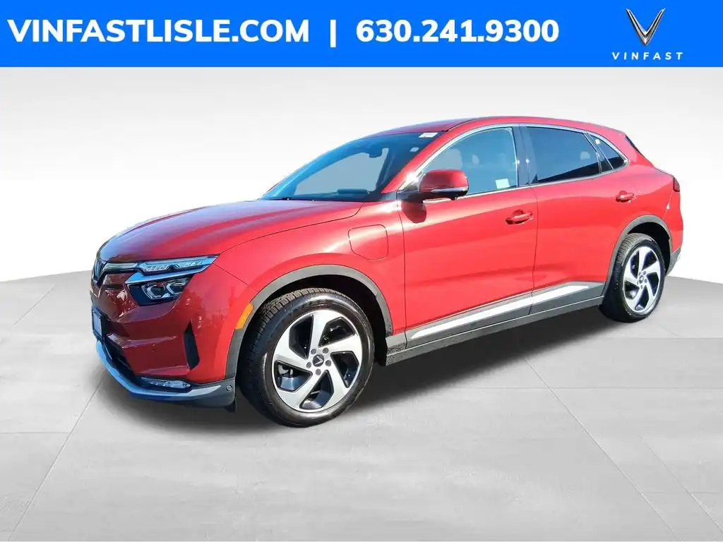 2025 VinFast VF 8 Eco Standard Range's photo
