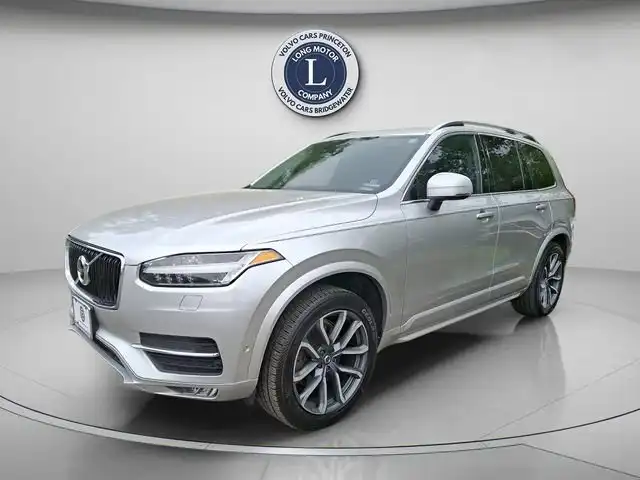 2017 Volvo XC90 T6 AWD Momentum's photo