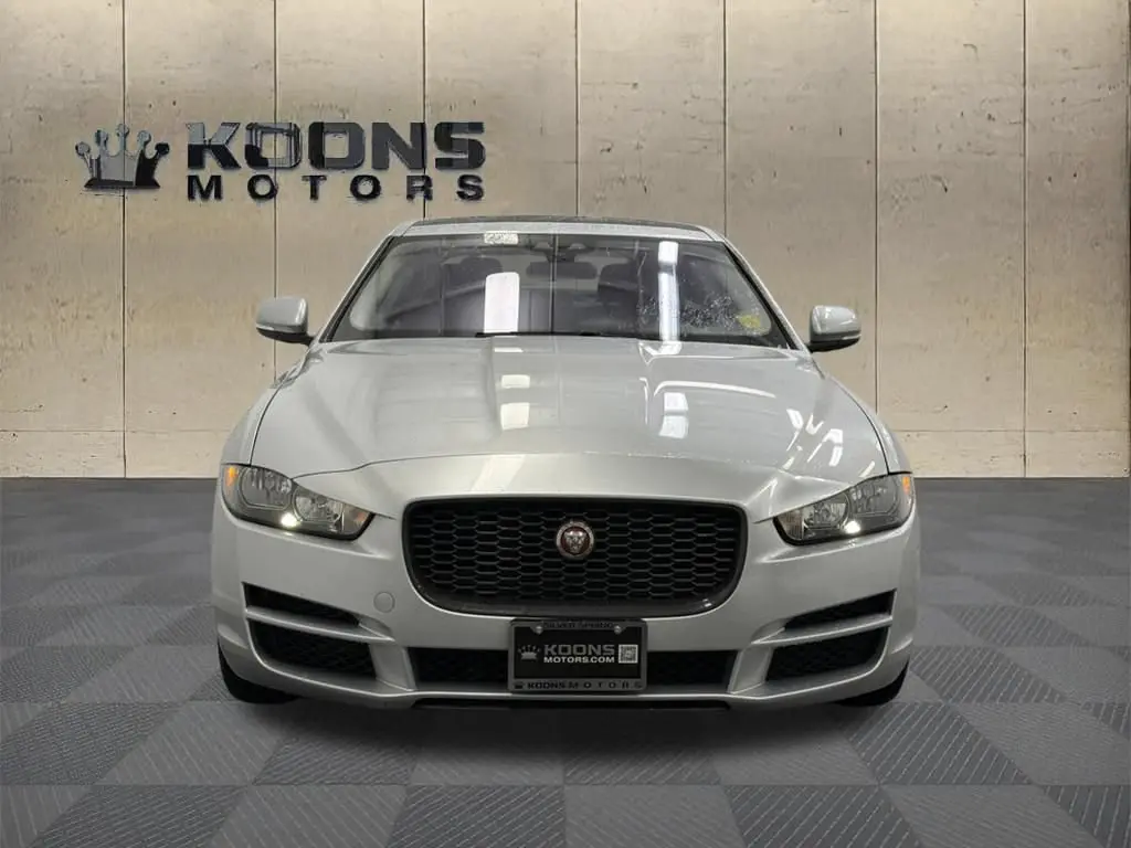 2018 Jaguar XE 25t AWD photo 3