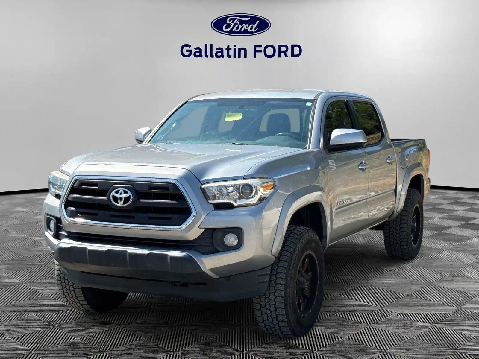 2016 Toyota Tacoma SR5 Double Cab 2WD V6 Auto Short Bed's photo