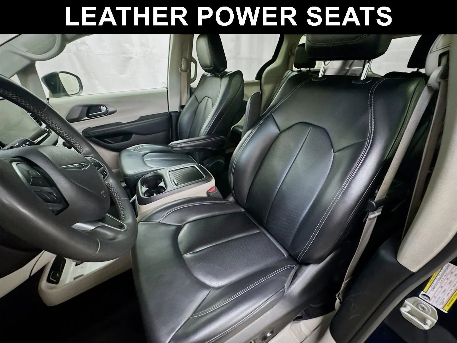 2023 Chrysler Pacifica Touring L photo 5