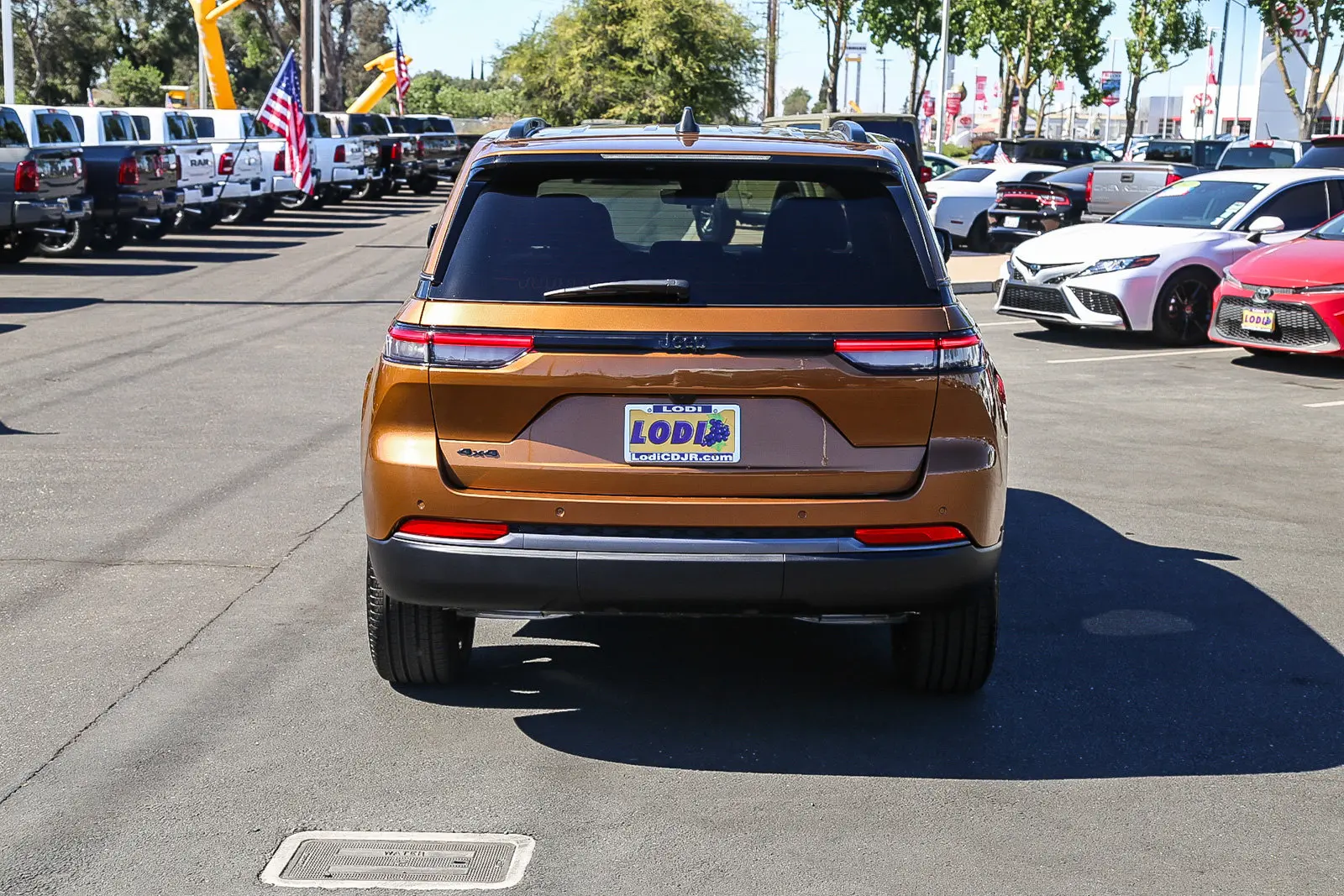 2026 Jeep Grand Cherokee Limited 4x4 photo 3
