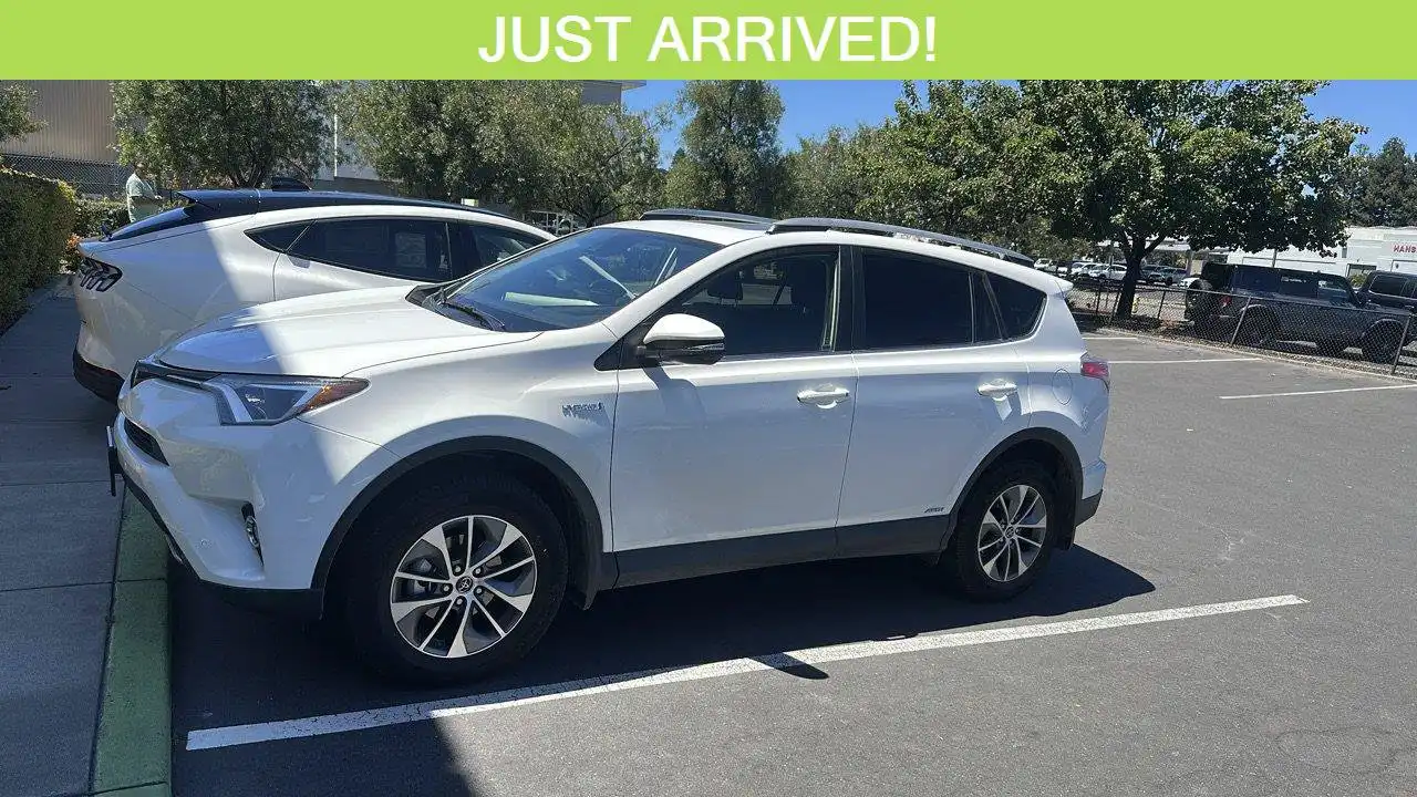 2017 Toyota RAV4 Hybrid XLE AWD's photo