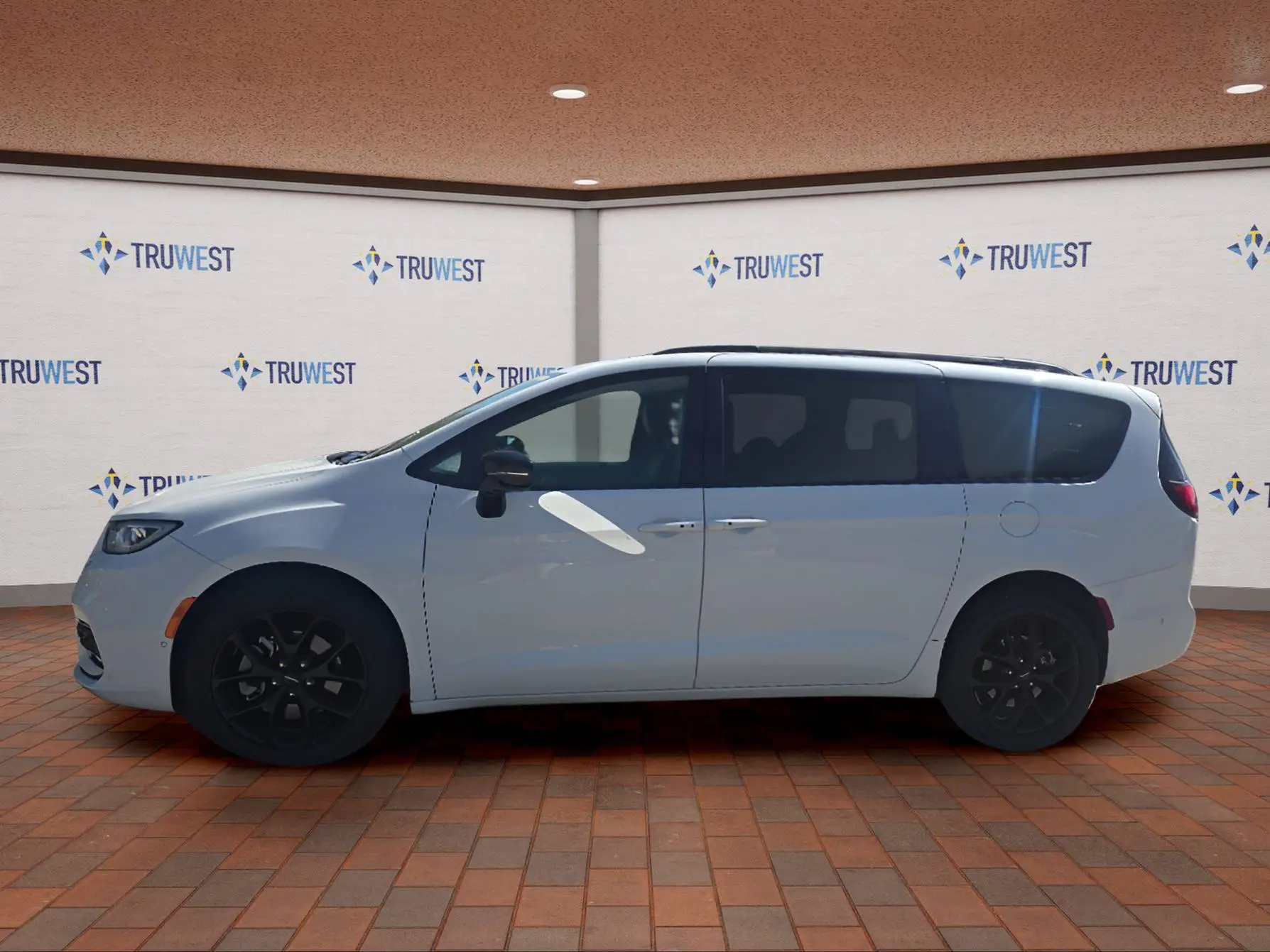 2023 Chrysler Pacifica Limited AWD photo 1