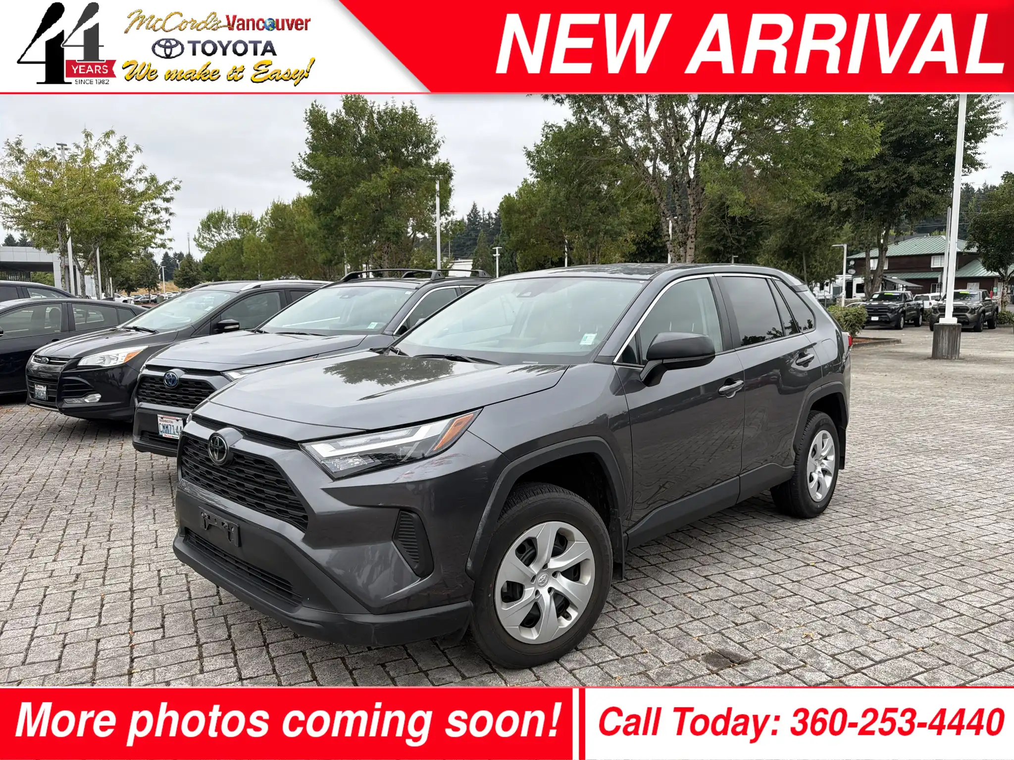 2024 Toyota RAV4 LE AWD's photo