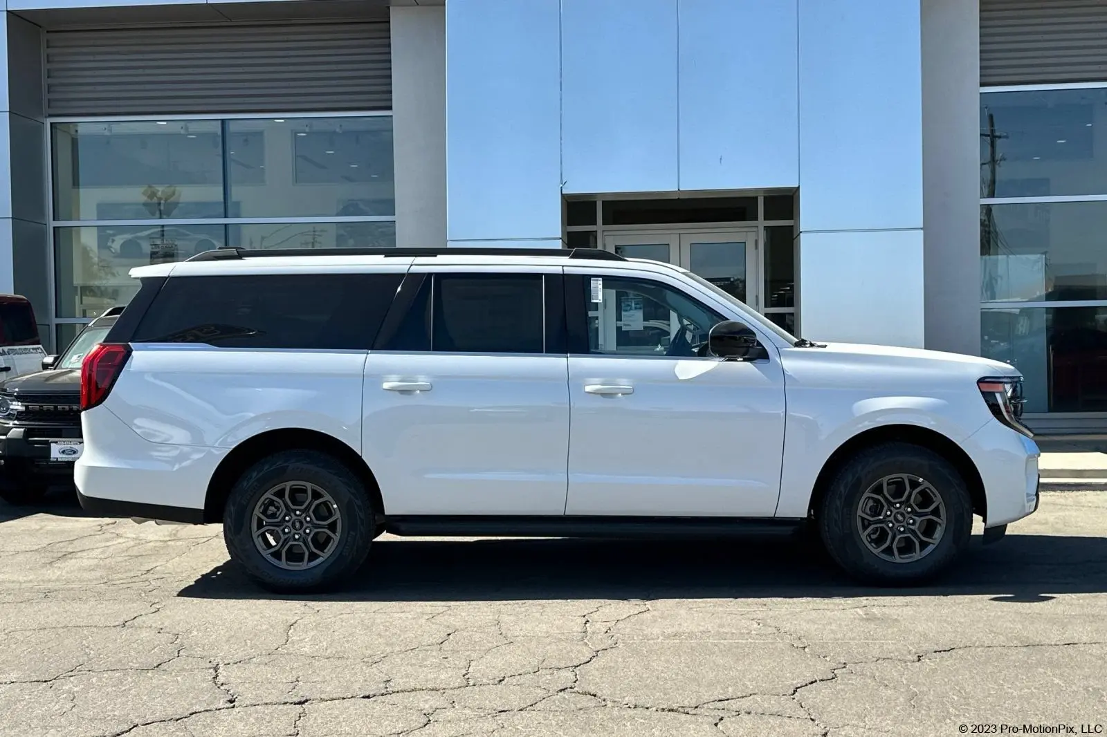 2027 Ford Expedition Active 4WD MAX photo 3