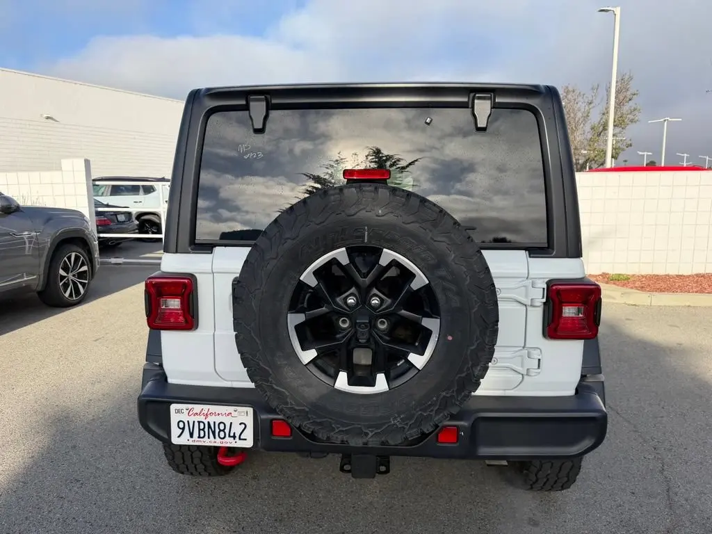 2025 Jeep Wrangler Rubicon photo 3