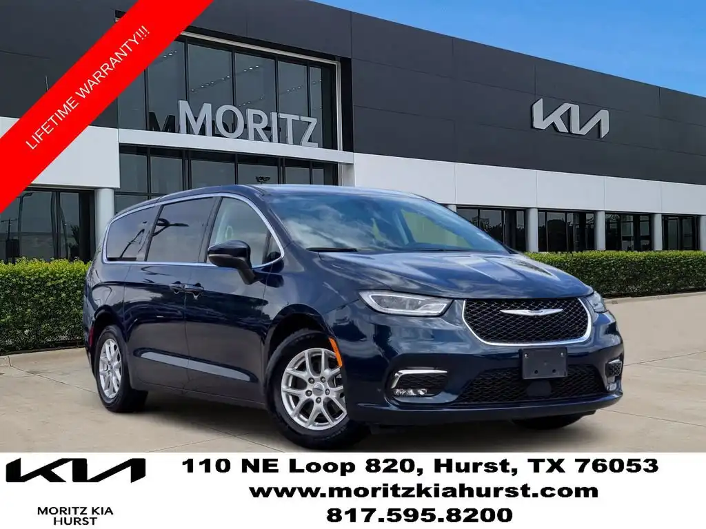 2023 Chrysler Pacifica Touring L's photo