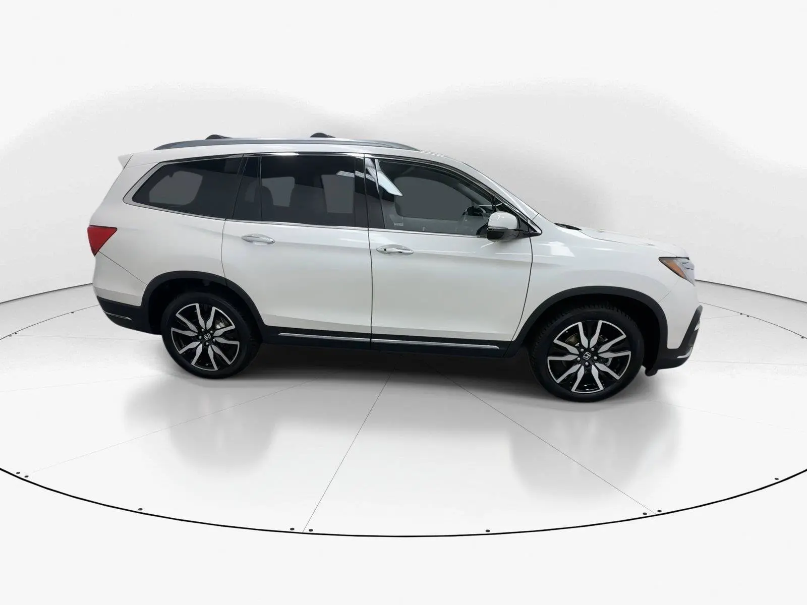 2019 Honda Pilot Touring 4WD photo 3