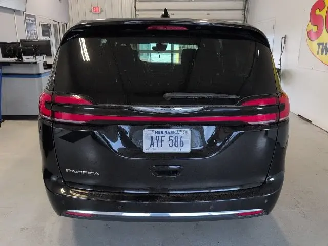 2025 Chrysler Pacifica Select photo 4