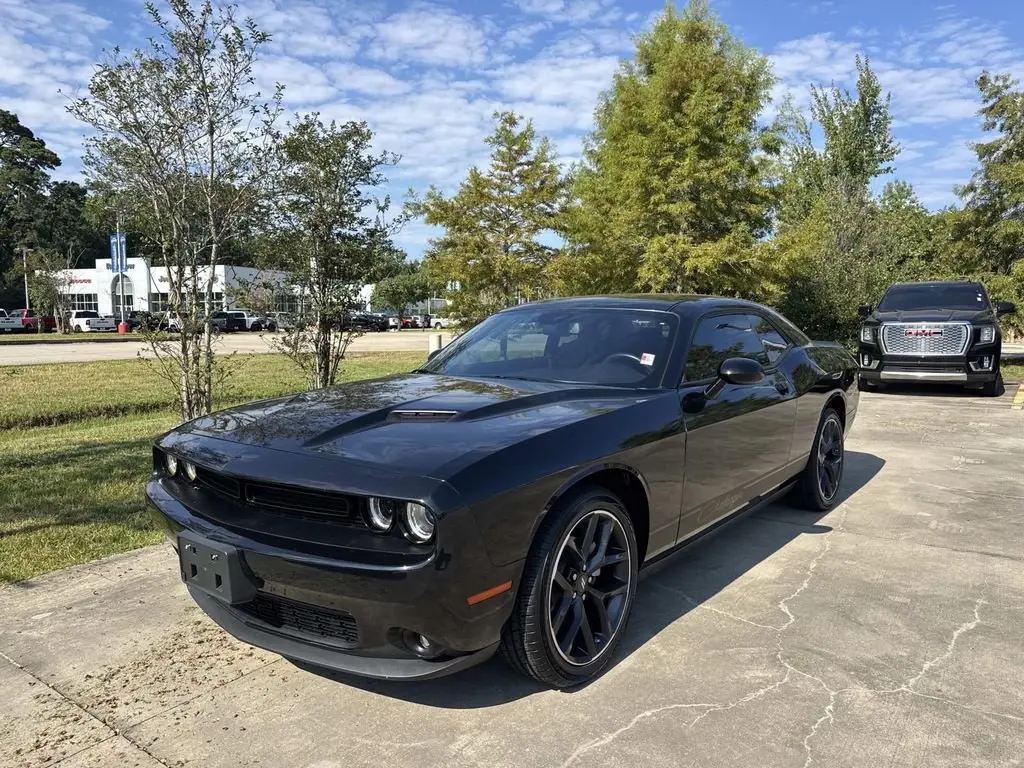 2023 Dodge Challenger SXT Auto photo 3