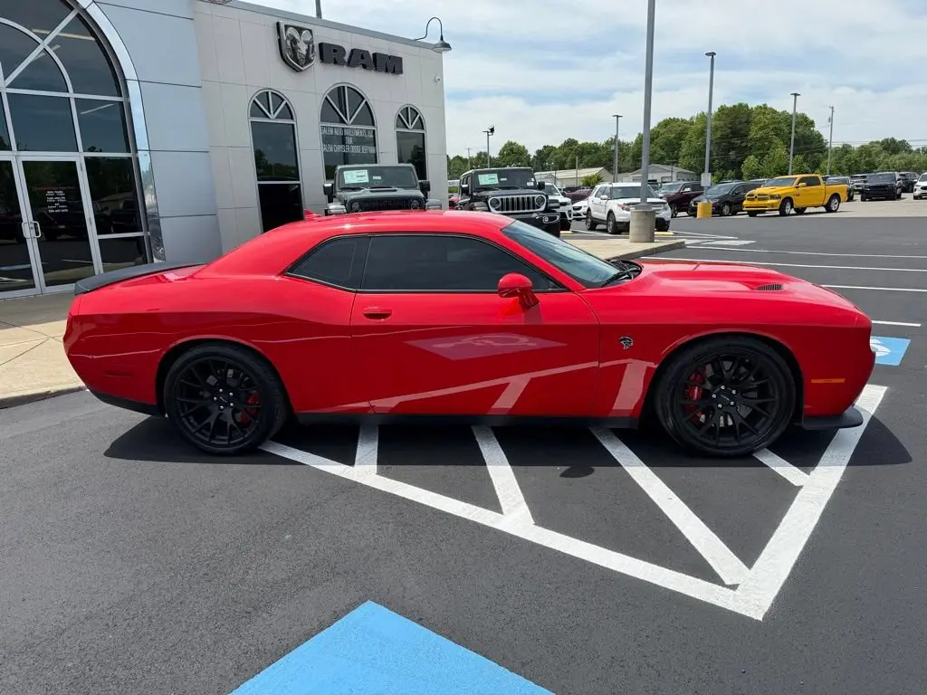 2015 Dodge Challenger SRT Hellcat photo 4