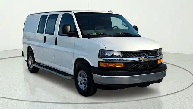 2025 Chevrolet Express 2500 Work Van HD's photo