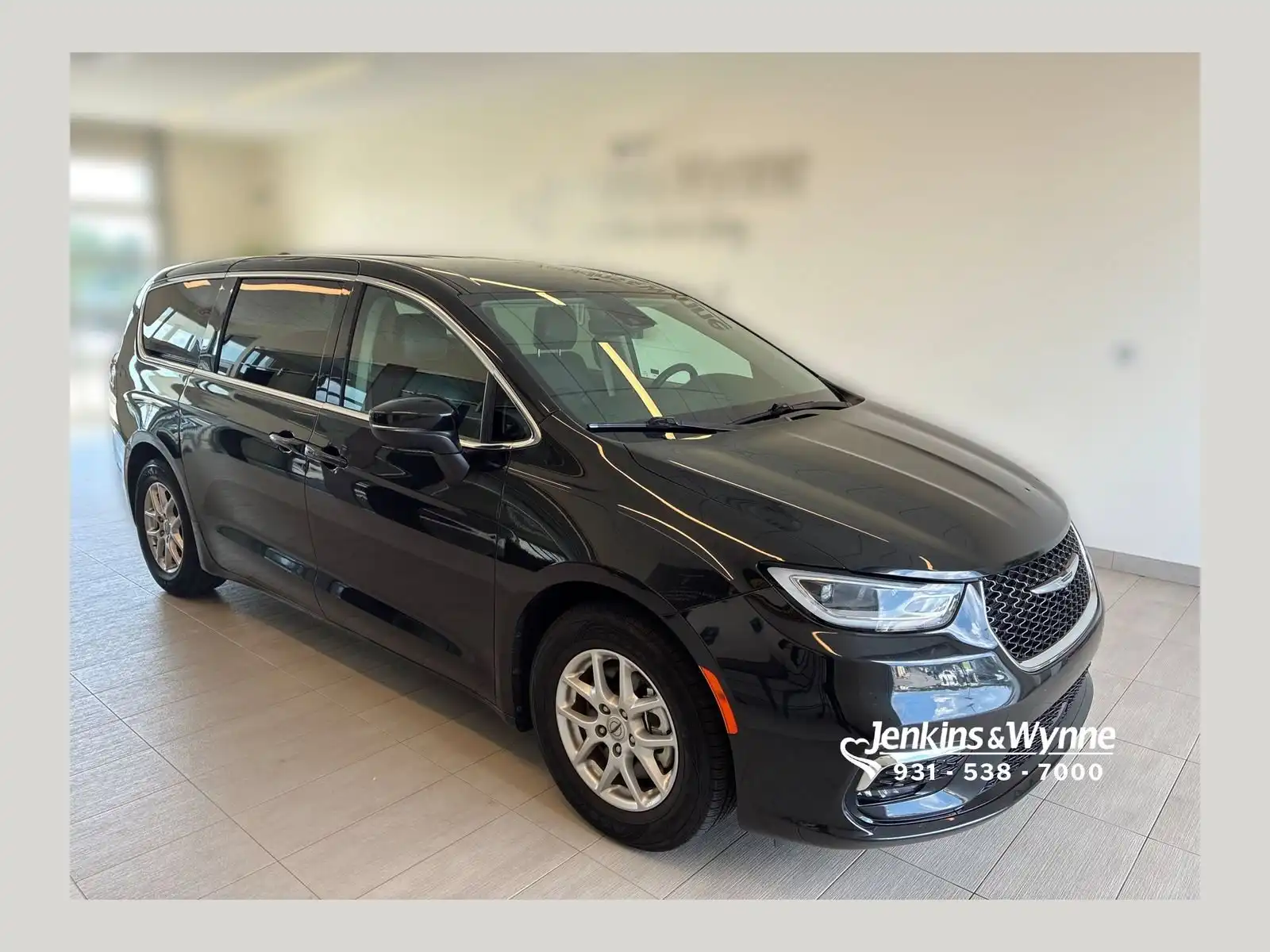 2023 Chrysler Pacifica Touring L's photo