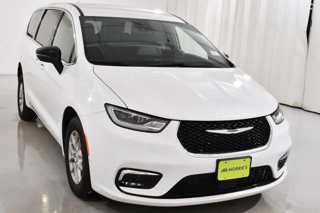 2026 Chrysler Pacifica Select photo 5
