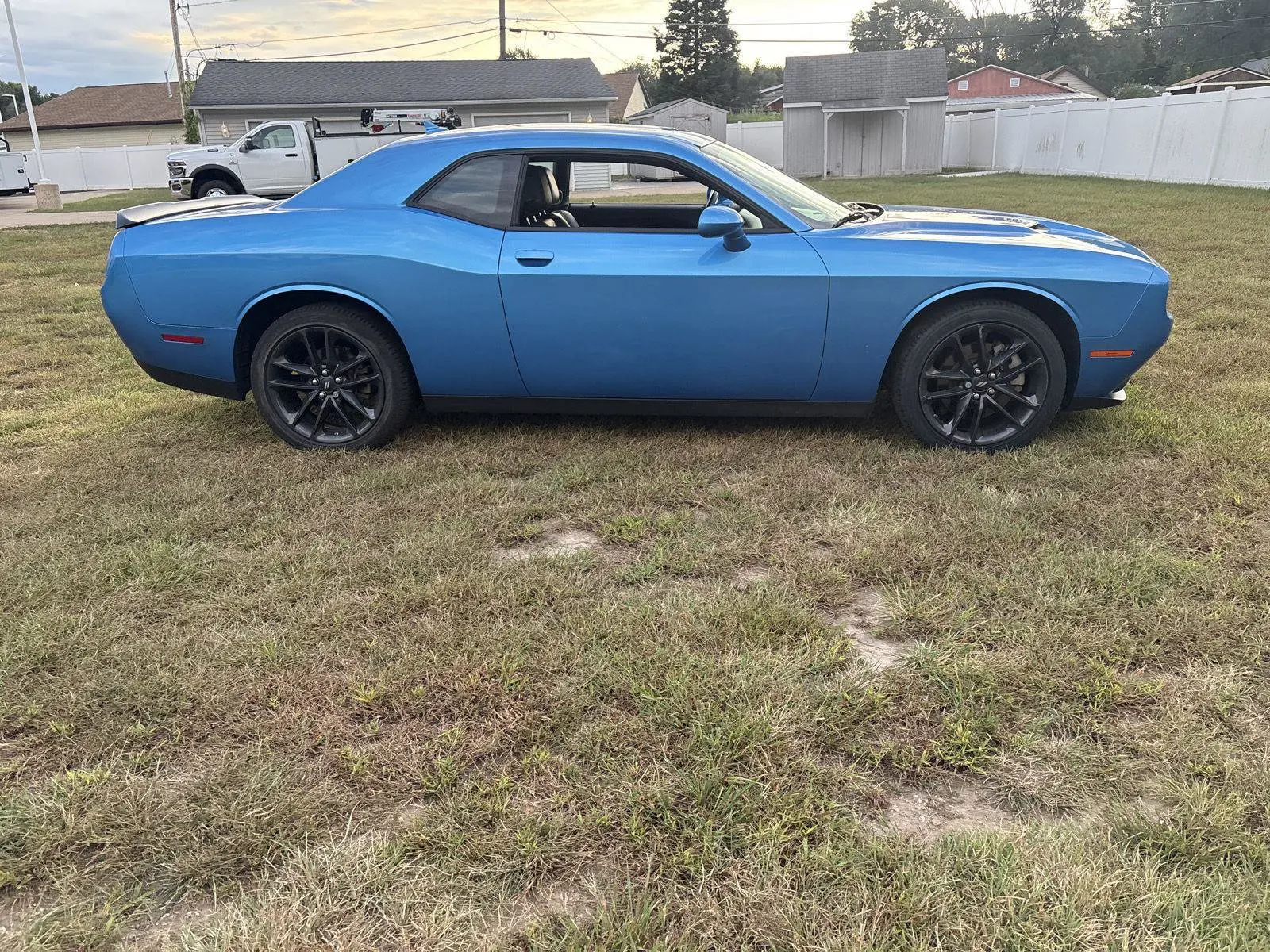 2023 Dodge Challenger SXT AWD Auto photo 4