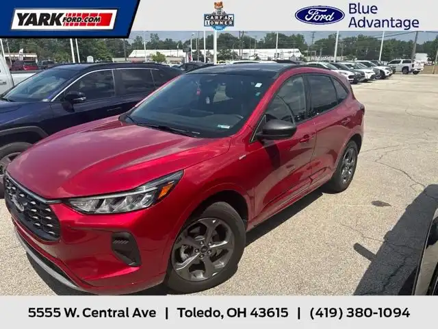 2023 Ford Escape ST-Line AWD's photo