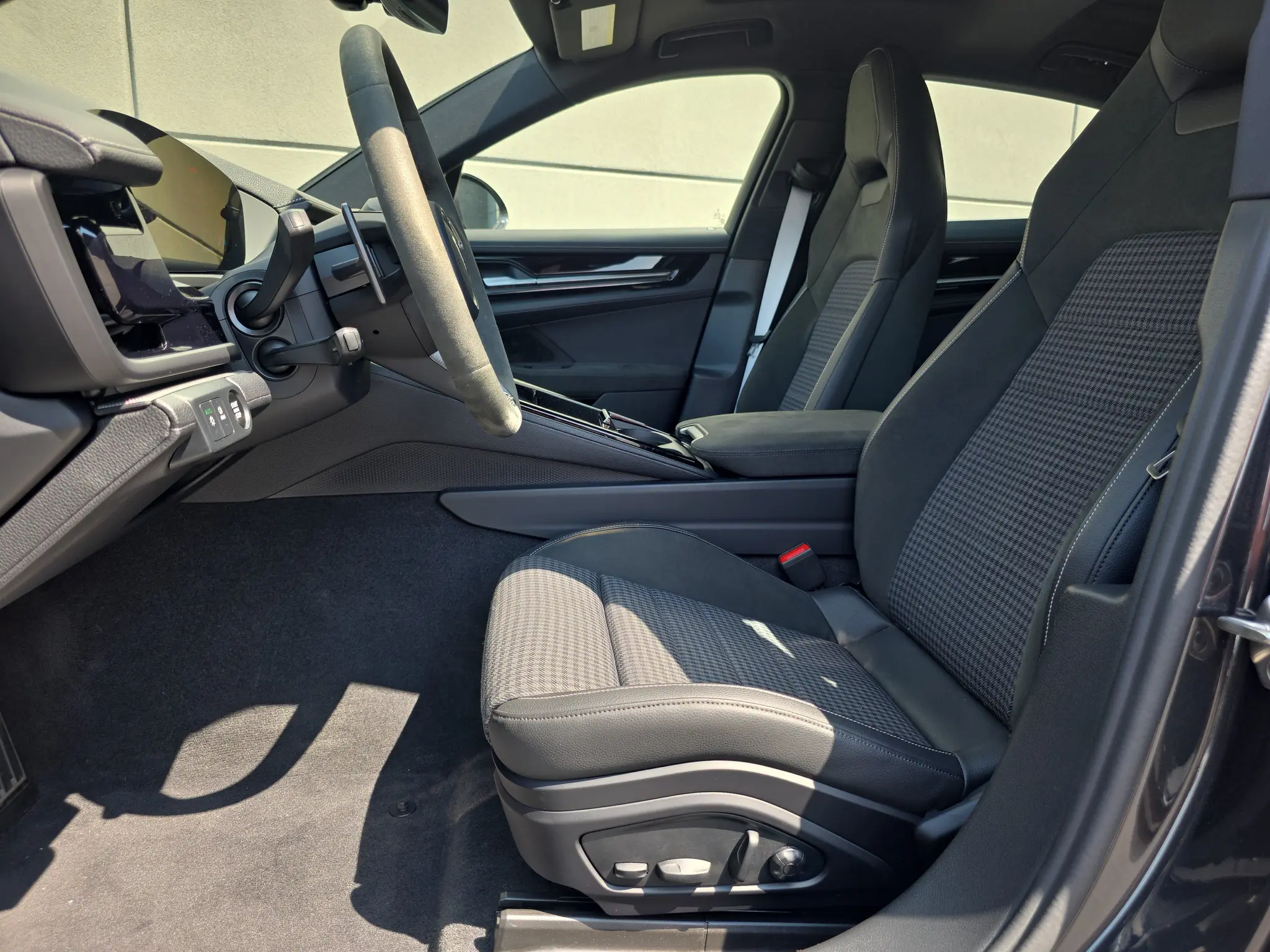 2024 Porsche Panamera 4 photo 5