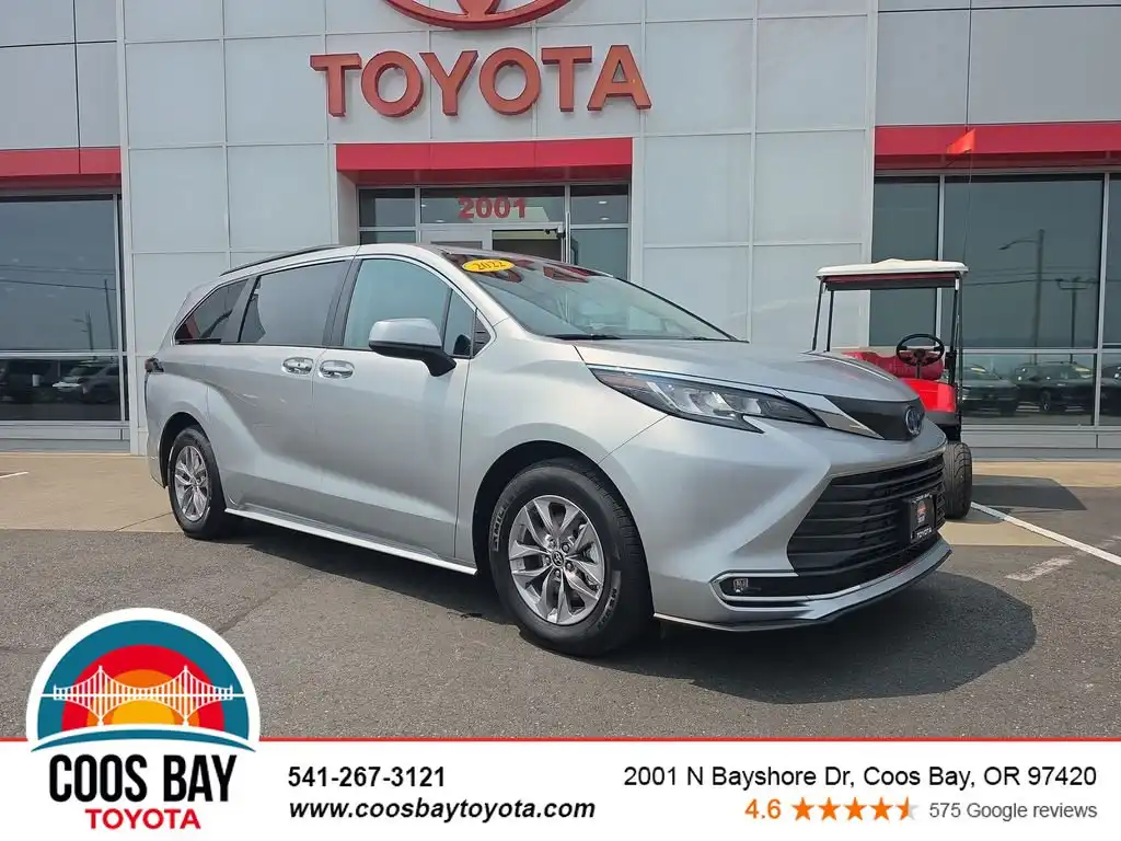 2022 Toyota Sienna XLE 7-Passenger Hybrid AWD's photo