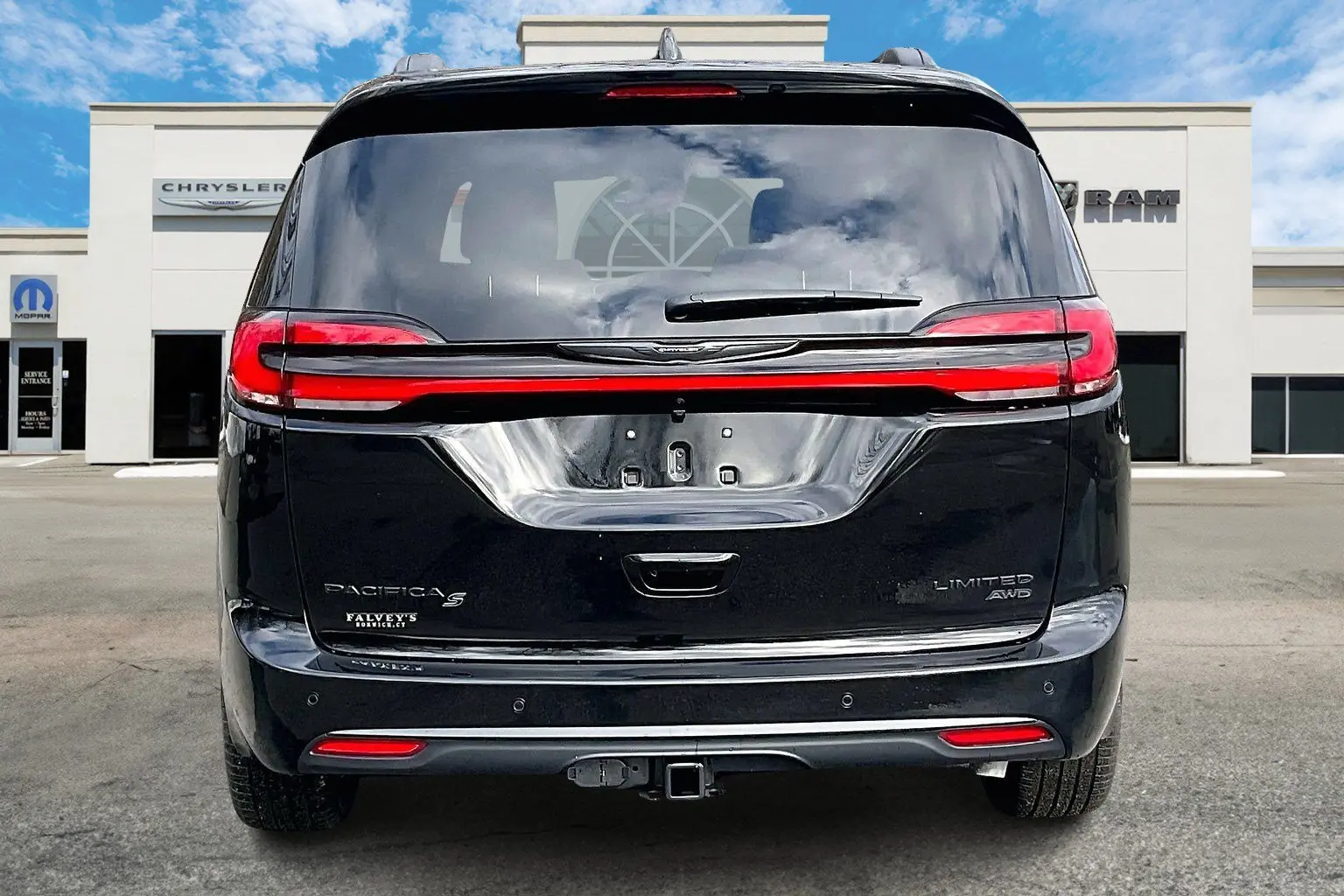 2026 Chrysler Pacifica Limited AWD photo 4