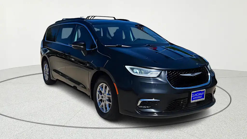 2022 Chrysler Pacifica Touring L's photo