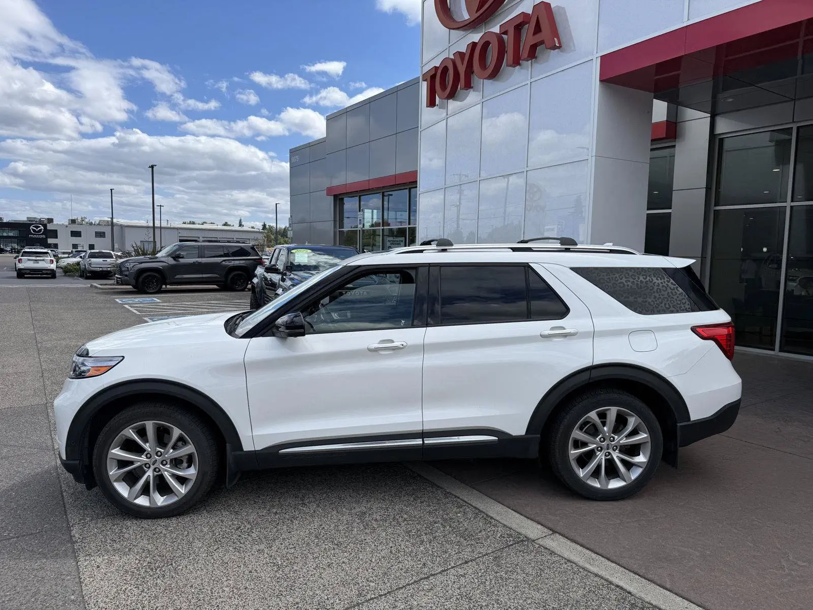 2022 Ford Explorer Platinum 4WD photo 3
