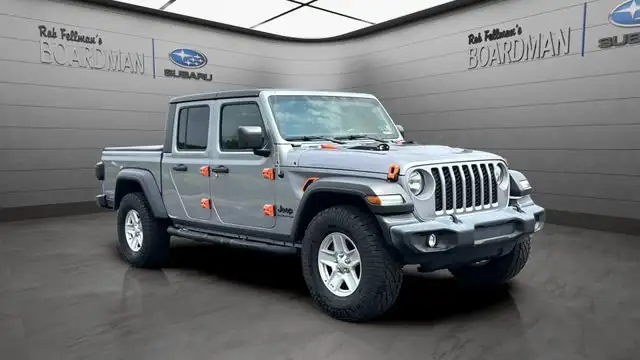 2020 Jeep Gladiator Sport S's photo