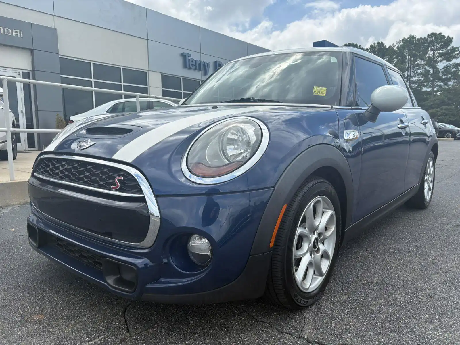 2016 MINI Cooper S 4 Door's photo