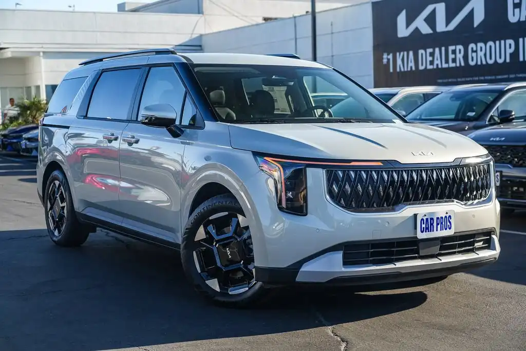 2026 Kia Sedona EX's photo
